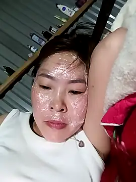 Yiyoongg online show from 19, 4, 2026