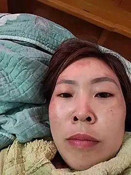 Snapshot of Yiyoongg chatting on 19, 5, 2026 Yiyoongg online show from 19, 5, 2026