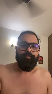 Snapshot of beerboy2222 chatting on 18, 4, 2026 beerboy2222 online show from 18, 4, 2026