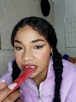 BrianaSweetxxx online show from 29, 3, 2026