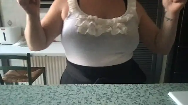FlirtyFrayaXX online show from 17, 7, 2026
