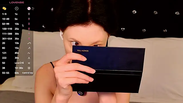 Snapshot of roxy_morrison_x chatting on 3, 8, 2026 roxy morrison x online show from 3, 8, 2026