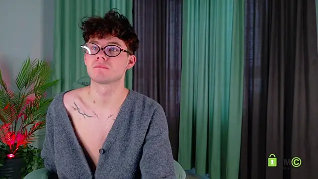 moon Gloww online show from 24, 3, 2026