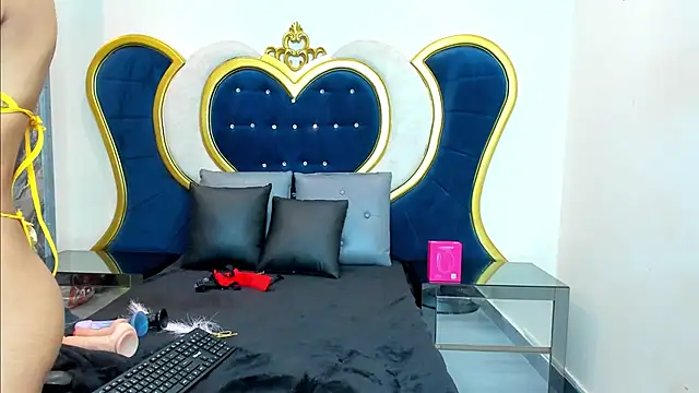 LinaSalazar online show from 13, 5, 2026