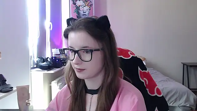 LunaXcherry online show from 7, 6, 2026
