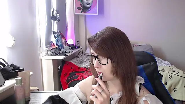 LunaXcherry online show from 5, 4, 2026