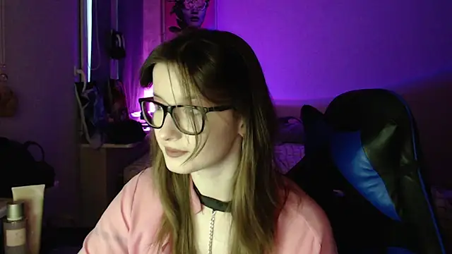 LunaXcherry online show from 10, 4, 2026