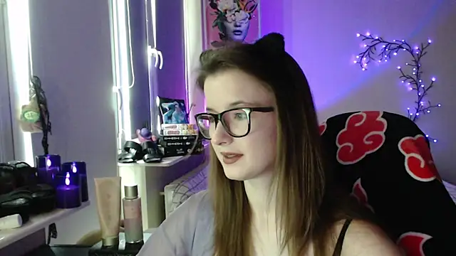 LunaXcherry online show from 7, 5, 2026