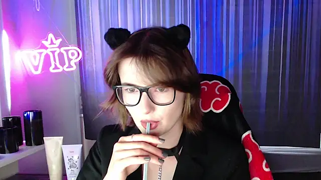 LunaXcherry online show from 21, 7, 2026
