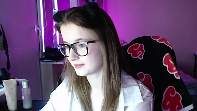 LunaXcherry online show from 10, 6, 2026