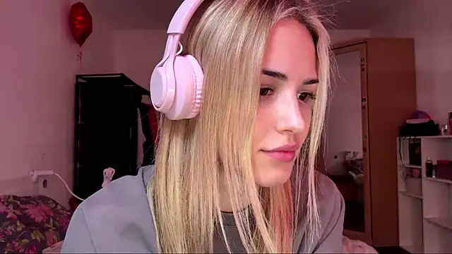 Evva mayy online show from 5, 3, 2026