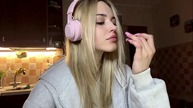 Evva mayy online show from 22, 2, 2026