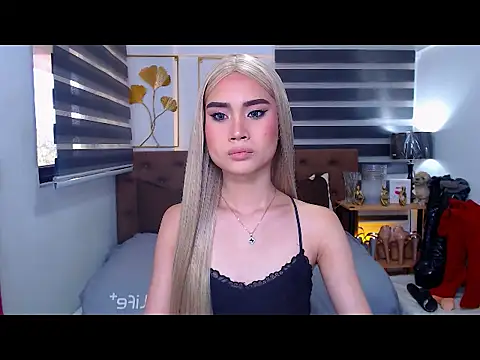 JuicyCockThea online show from 13, 4, 2026