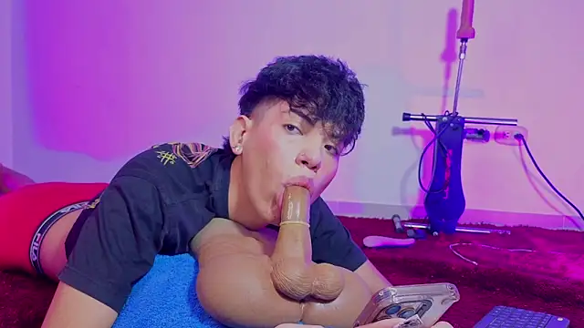 Snapshot of max_femboy chatting on 28, 5, 2026 max femboy online show from 28, 5, 2026