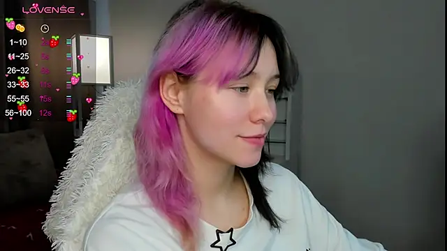 Snapshot of EmilyTrase chatting on 17, 7, 2026 EmilyTrase online show from 17, 7, 2026