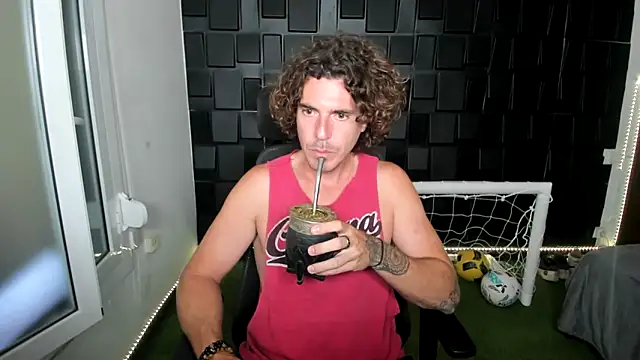Snapshot of joaquin420_hot chatting on 8, 6, 2026 joaquin420 hot online show from 8, 6, 2026