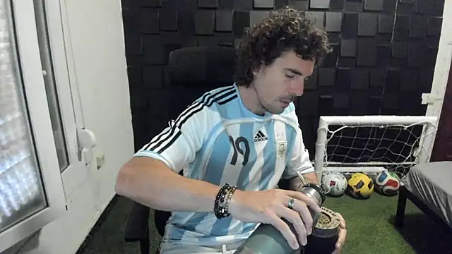 Snapshot of joaquin420_hot chatting on 2, 7, 2026 joaquin420 hot online show from 2, 7, 2026
