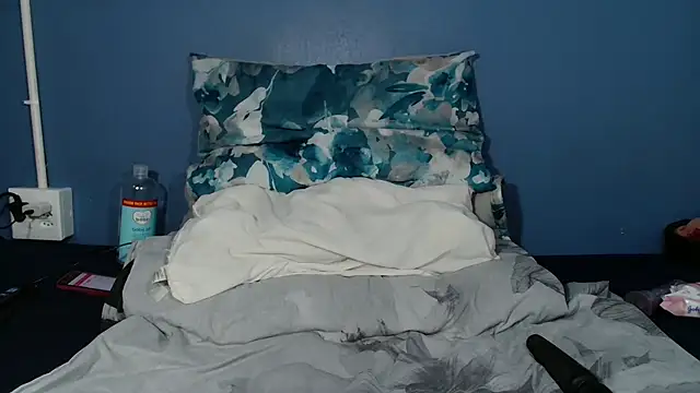 Sweet-Bella17 online show from 11, 4, 2026