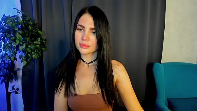 Snapshot of little__isabel chatting on 18, 6, 2026 little isabel online show from 18, 6, 2026