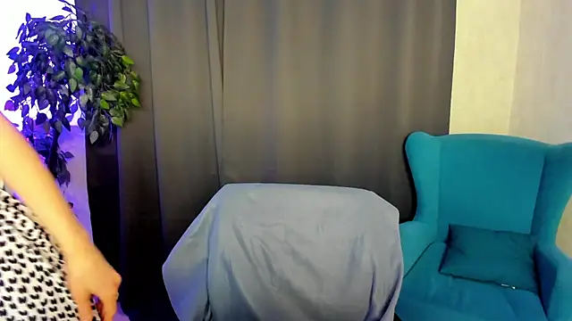 Snapshot of little__isabel chatting on 6, 7, 2026 little isabel online show from 6, 7, 2026