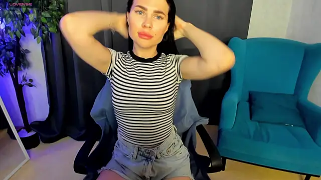 Snapshot of little__isabel chatting on 2, 7, 2026 little isabel online show from 2, 7, 2026