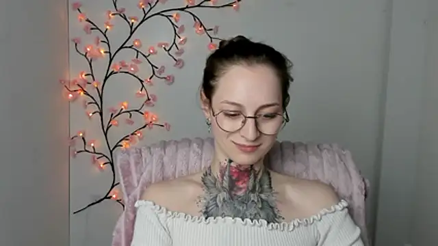 Esmi Winter online show from 18, 4, 2026