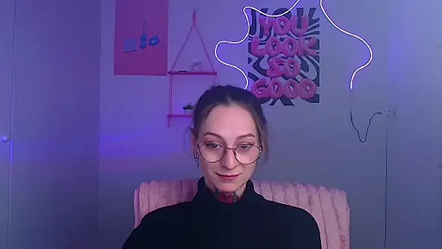 Esmi Winter online show from 8, 3, 2026