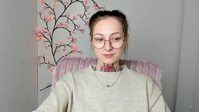 Esmi Winter online show from 19, 4, 2026