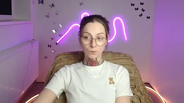 Esmi Winter online show from 22, 4, 2026