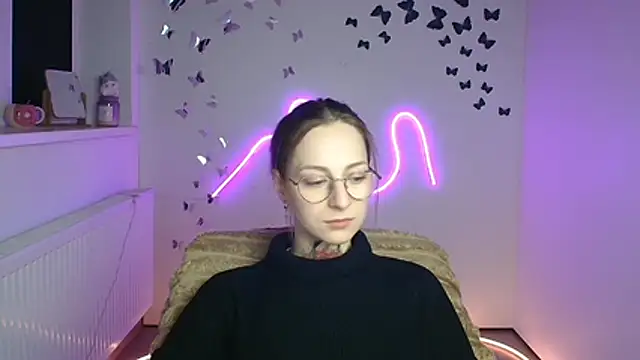 Esmi Winter online show from 15, 4, 2026