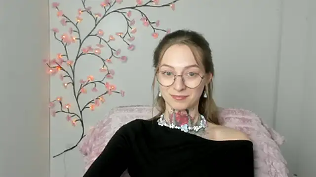 Esmi Winter online show from 26, 3, 2026