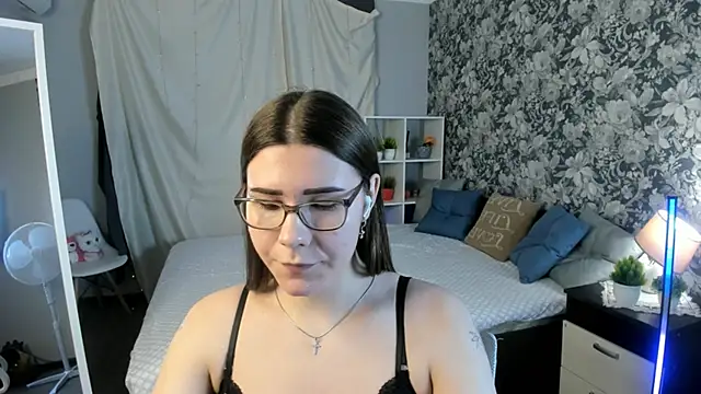 Snapshot of Coraline_kitty chatting on 28, 4, 2026 Coraline kitty online show from 28, 4, 2026