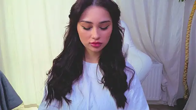 Sofia Plump online show from 13, 4, 2026