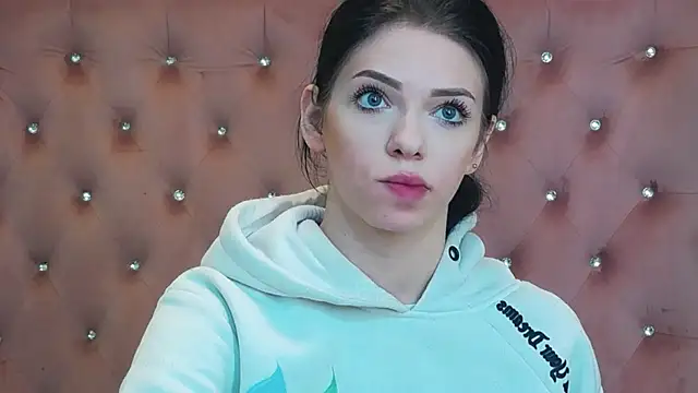 PeachyElla26 online show from 20, 2, 2026