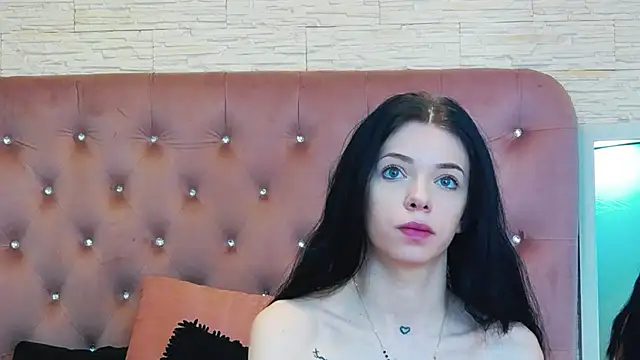 PeachyElla26 online show from 23, 2, 2026