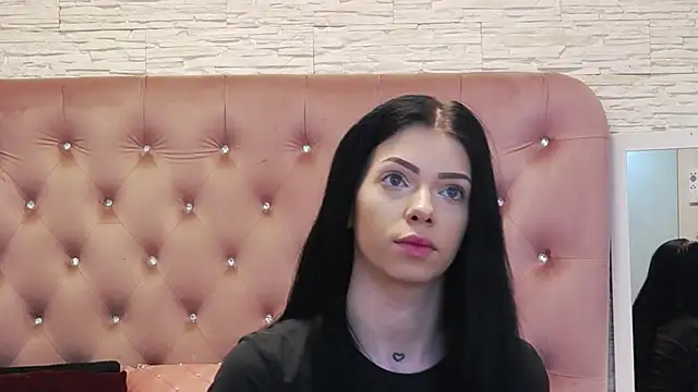 PeachyElla26 online show from 12, 2, 2026