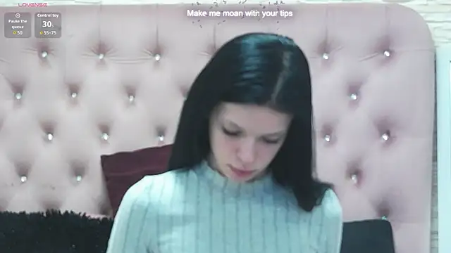 PeachyElla26 online show from 3, 3, 2026