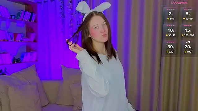 MmollyMay online show from 8, 4, 2026