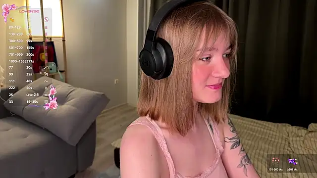Snapshot of Mirrrra1 chatting on 17, 5, 2026 Mirrrra1 online show from 17, 5, 2026