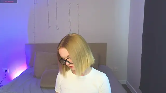 Snapshot of StellaBunny chatting on 23, 4, 2026 StellaBunny online show from 23, 4, 2026