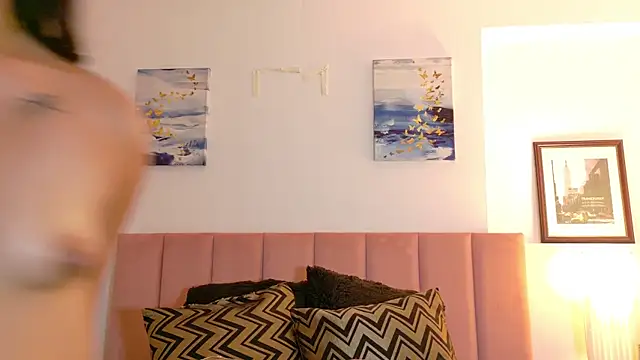 LuciadelaVega online show from 5, 3, 2026