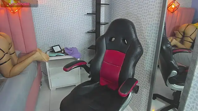 KAROLAGREY online show from 25, 4, 2026