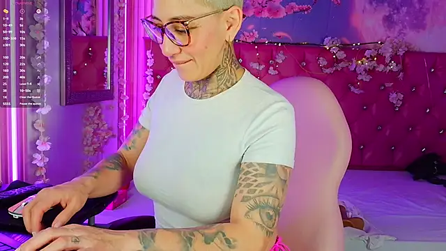 Everlyn sexx online show from 27, 5, 2026