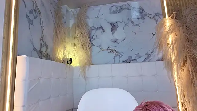 Everlyn sexx online show from 5, 3, 2026