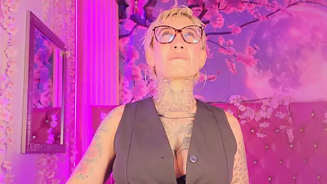 Everlyn sexx online show from 10, 5, 2026