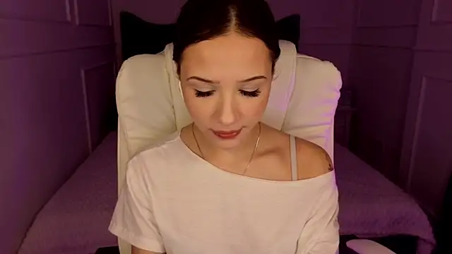 baby brunettee  online show from 7, 3, 2026