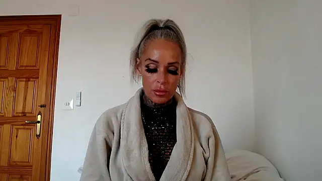 Sophie-Logan-Ink online show from 12, 3, 2026