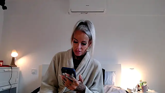 Sophie-Logan-Ink online show from 12, 4, 2026