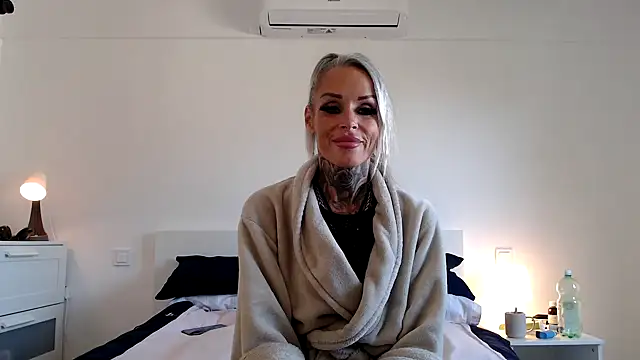 Sophie-Logan-Ink online show from 4, 4, 2026