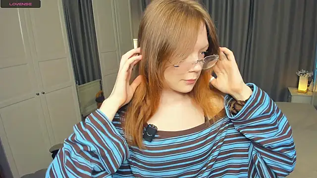 Snapshot of LavenderMitten chatting on 28, 6, 2026 LavenderMitten online show from 28, 6, 2026